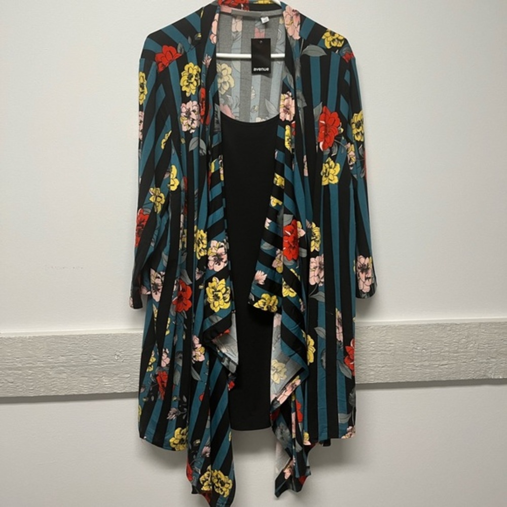 NWT Plus Size Floral Top by Avenue
